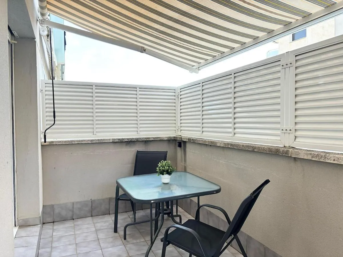 Can Flores - Familias - Parejas - Parking - Piscina Lloret de Mar