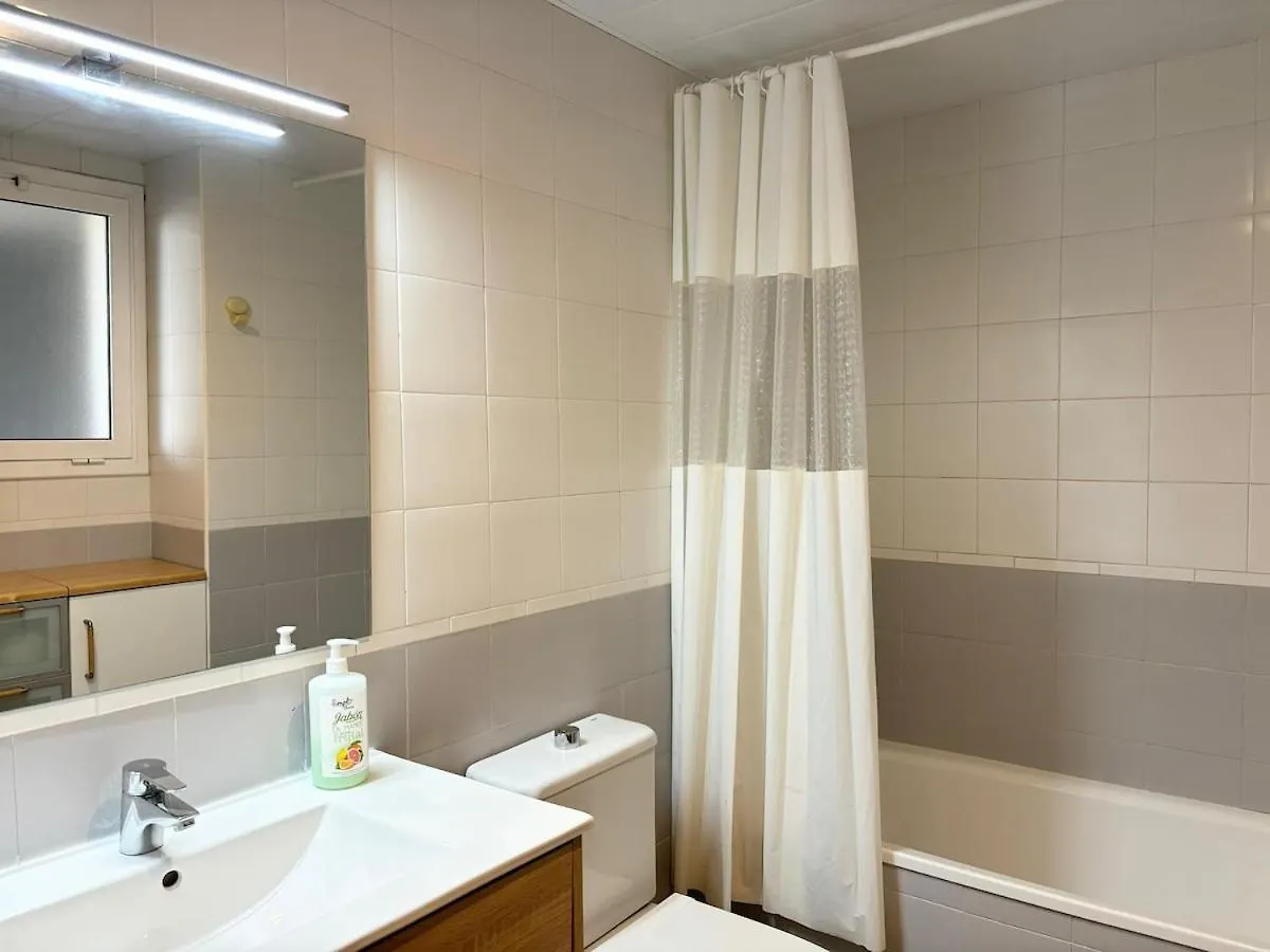 Can Flores - Familias - Parejas - Parking - Piscina Lloret de Mar