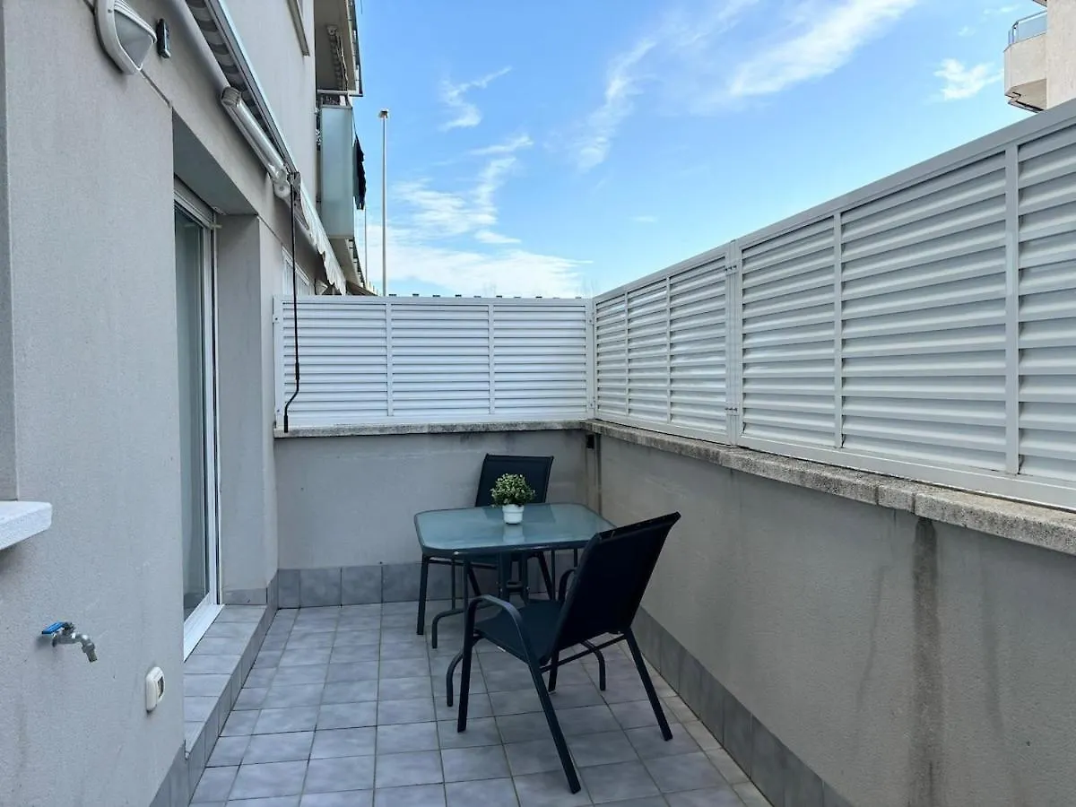 Can Flores - Familias - Parejas - Parking - Piscina Lloret de Mar